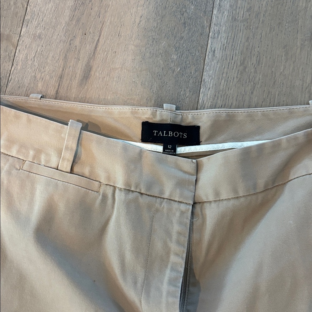 Talbots Classic Beige Shorts - Picture 2 of 6